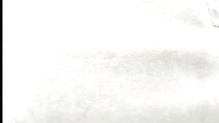 Người xxc hay đàn ông này đã vào bàn tay của mình thay vì khuôn mặt của mình